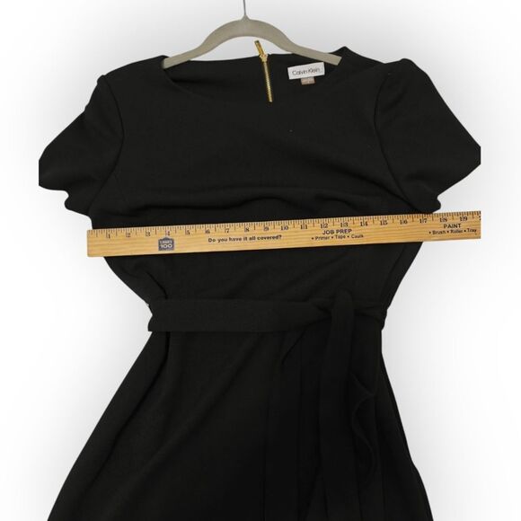 NWOT Calvin Klein Black Sheath Dress with Crew Neck and Short Sleeves Sz 8 - Picture 6 of 9